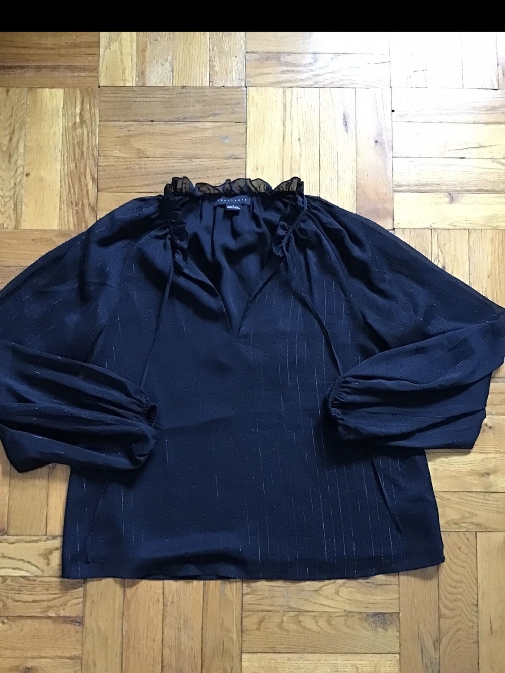 Luxe Sanctuary Ladies Small Black Pin-Striped Long Sleeve Blouse,Polyester,MINT
